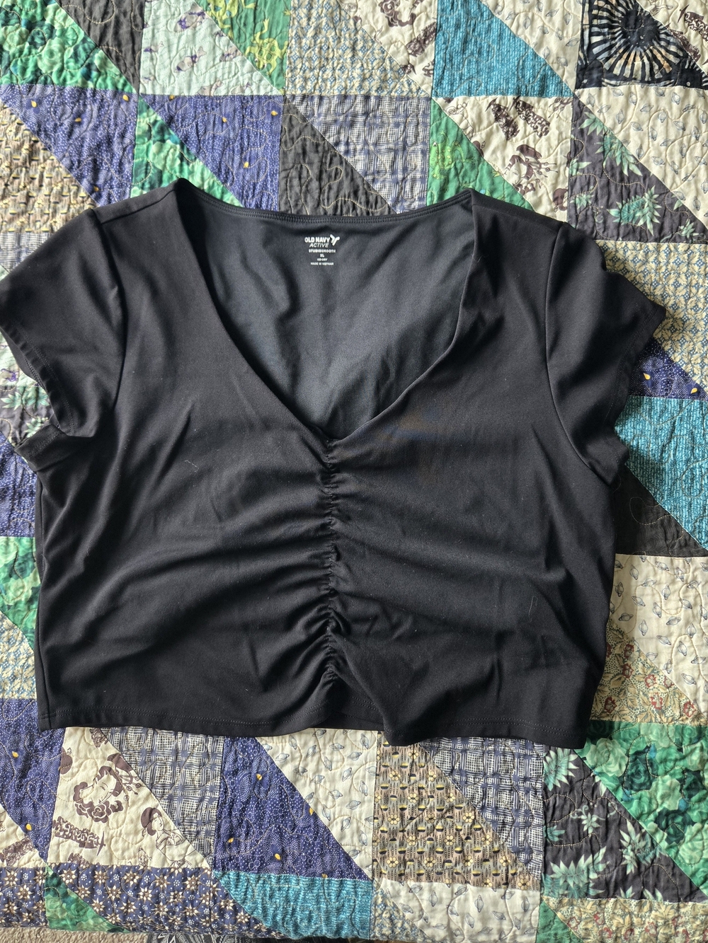 Old Navy Black Cropped V-Neck Ruched Activewear Top